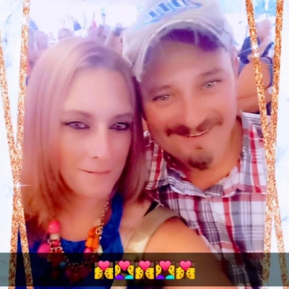 Meet your Posher, Danielle - Picture 2 of 2